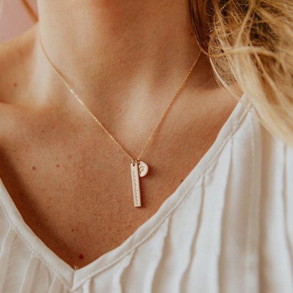 āMotherly Loveā Mama Bear Pendant Layered Necklace - Picture 3 of 10